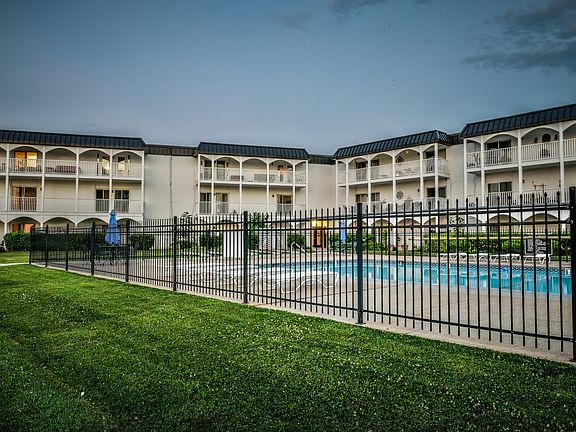 4th image of 5709 SW Lyons View Pike #1203