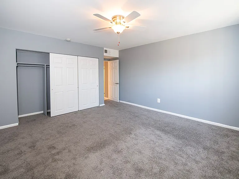 Creswood Apartments- Come home to Convenience! — Photo 16