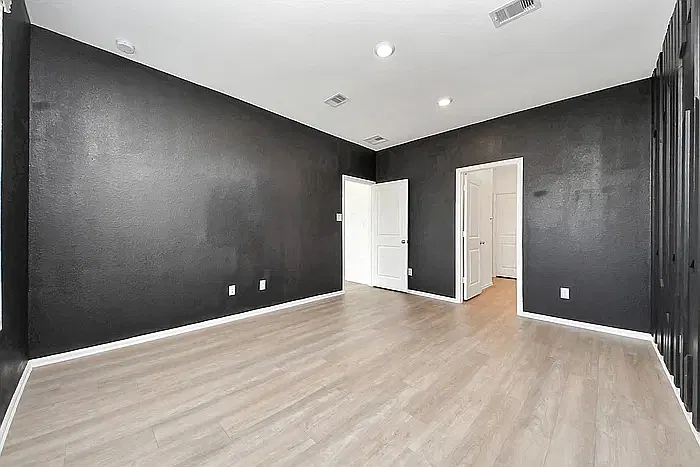 4 bed, 2252 sqft, $2,350 — Photo 4