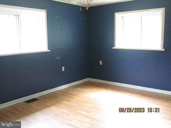 3rd image of 202 Elk Ave