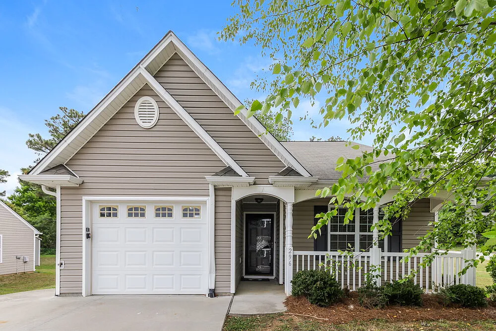 3 bed, 2.0 bath, 1201 sqft, $1,715 — Photo 1