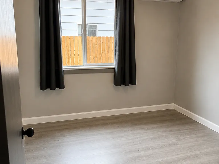 1345 Peach St — Photo 3