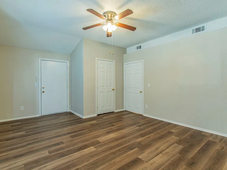 213 Melinda Dr — Photo 8