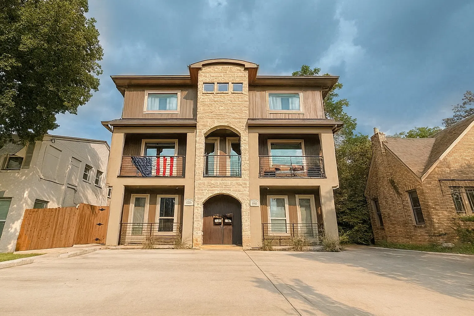 5 bed, 5.5 bath, 2213 sqft, $7,750 — Photo 1