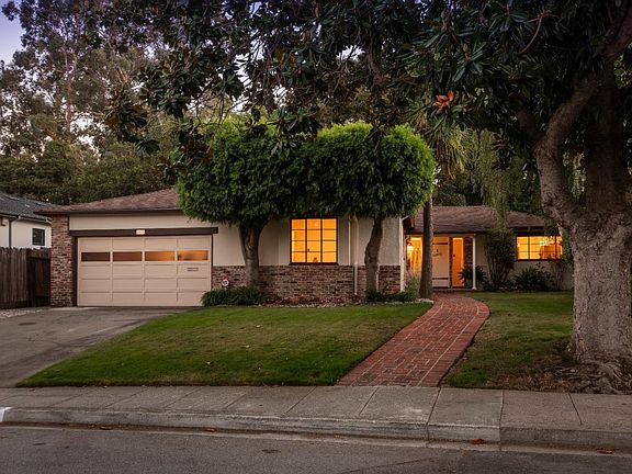 3rd image of 2019 Devereux Dr