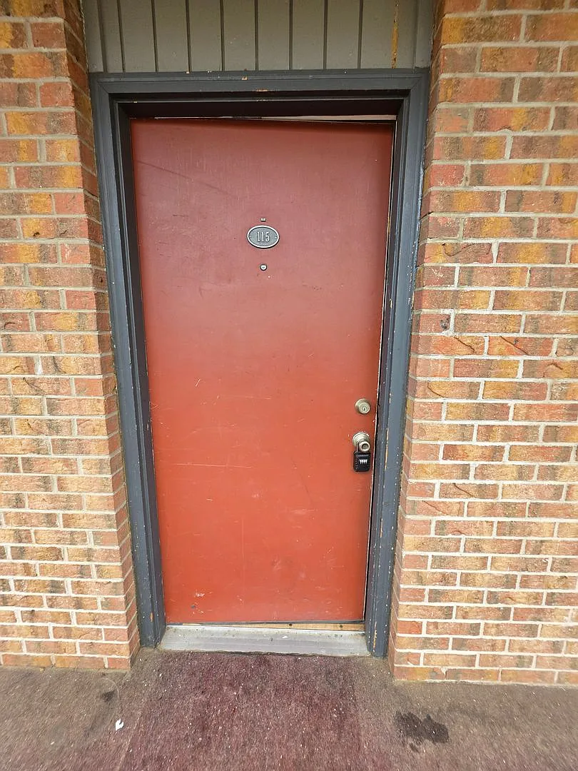 *Available Now* University Hill 3 Bedroom, 2 Story Unit *$1000 Deposit* — Photo 2