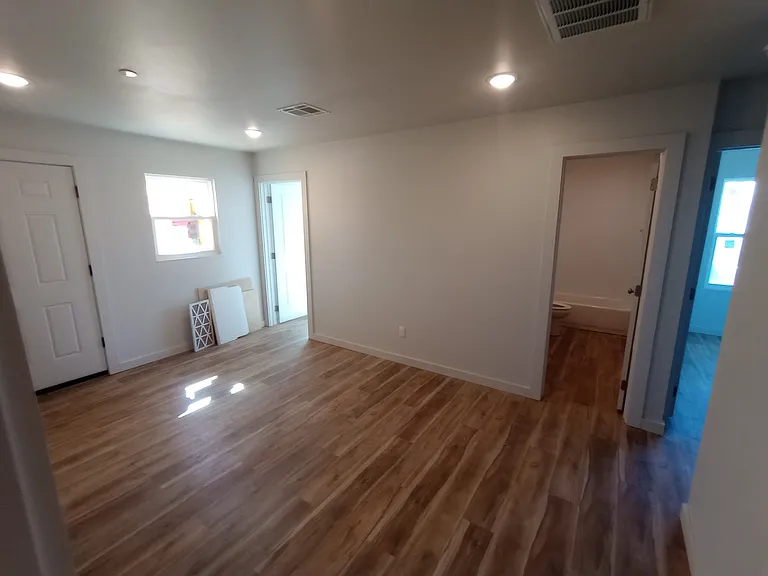 400 SW Grand Blvd #1 — Photo 12
