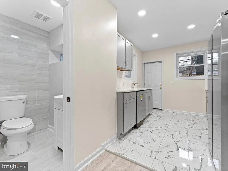 2211 Pierce St — Photo 6