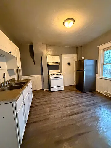 2427 Ford St Photo 1