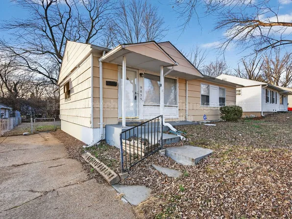 9855 Medford Dr, Saint Louis, MO 63136