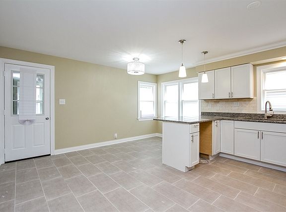 5th image of 617 Freeland Ave