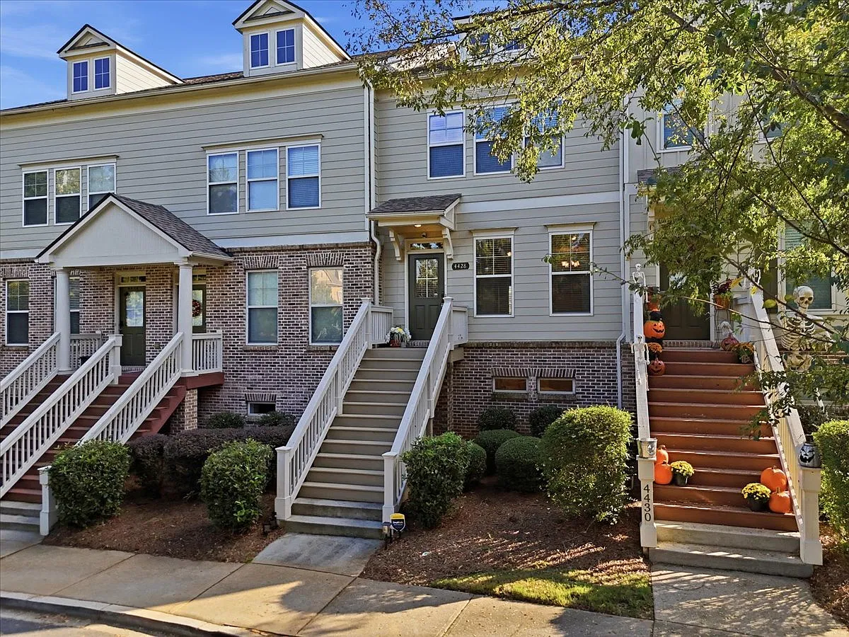 3 bed, 3.5 bath, 2260 sqft, $2,595 — Photo 3