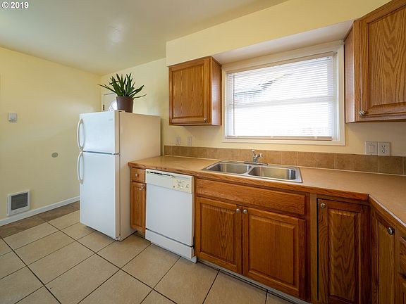 4th image of 1103 E 29th St