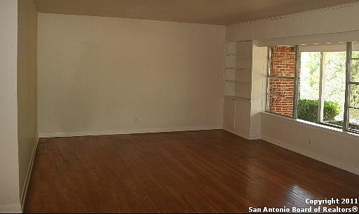 4th image of 2022 Flamingo St