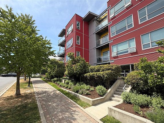 2nd image of 785 Tyee Rd #105