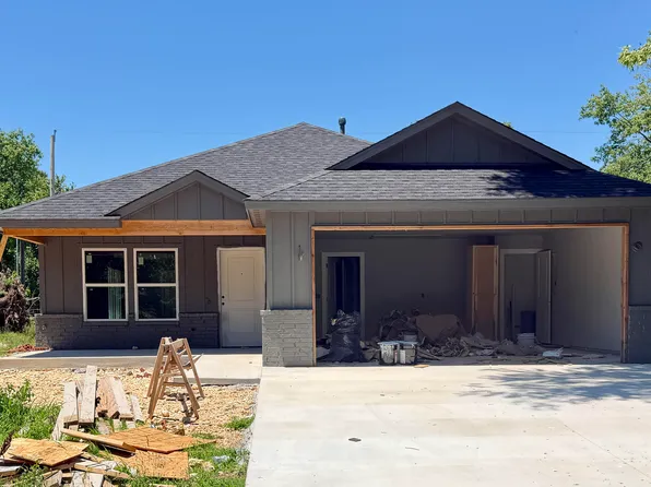 1032 S Cherokee St, Grove, OK 74344