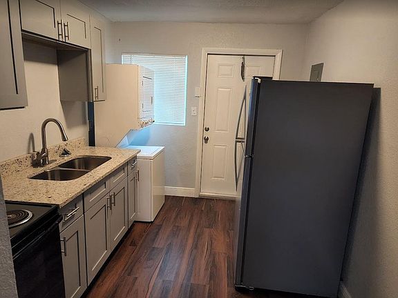 5th image of 2401 Avenue G #B