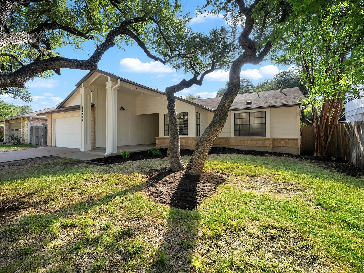 3 bed, 2.0 bath, 1953 sqft, $2,200 — Photo 2