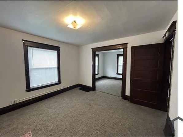 517 8th St #1, Rockford, IL 61104