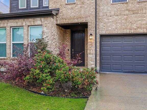 3rd image of 9577 Plaudit Dr