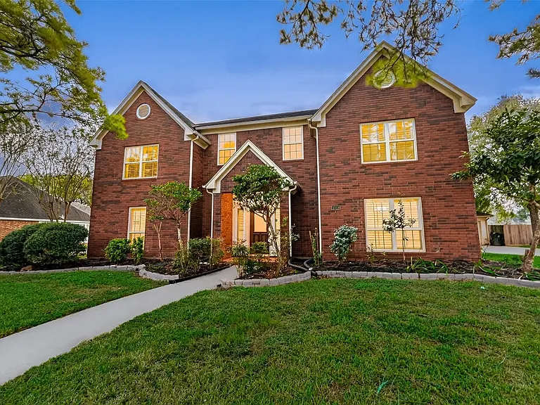 4019 Saint Michaels Ct — Photo 2