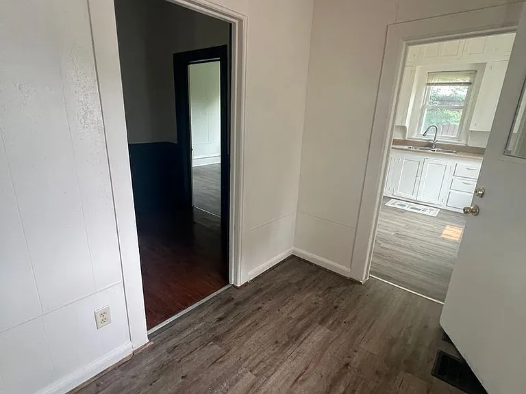 710 N Main St — Photo 13