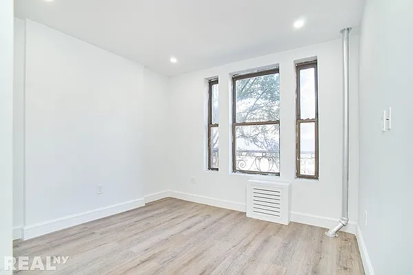 Rented by REAL New York | media 12