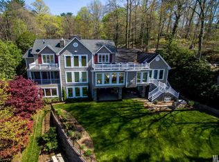 6051 Powder Point Dr, Hickory, NC 28601