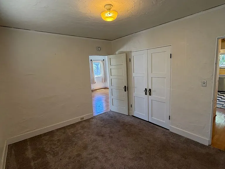 635 E Victoria St — Photo 21