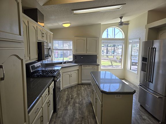 3rd image of 1219 E Barham Dr Space 1