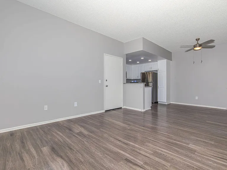 Club Pacifica Apartment Homes — Photo 46