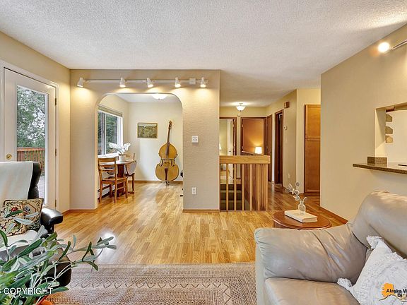 5th image of 3336 Upland Dr