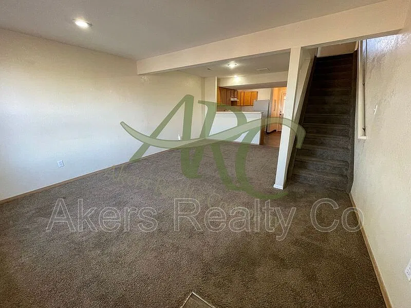 2 bed, 1.5 bath, 1085 sqft, $1,295 — Photo 2