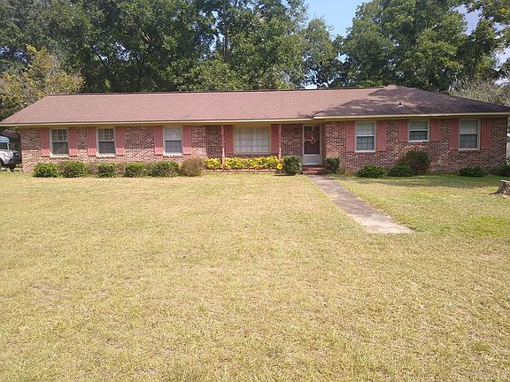 2nd image of 810 Laurel Dr