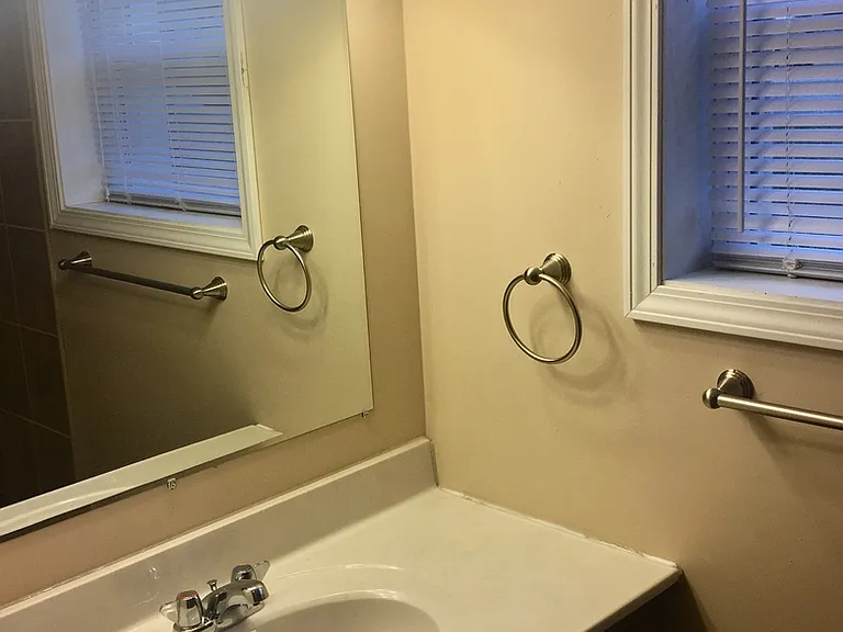 Nola Court Apartments — Photo 15