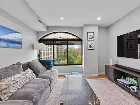 1029 N Stuart St APT 524, Arlington, VA 22201