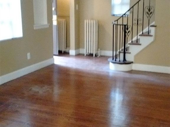 4th image of 14393 Glastonbury Ave