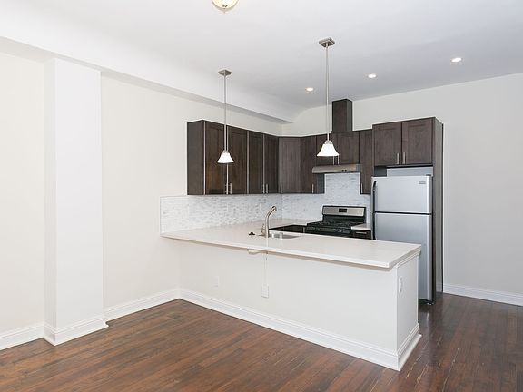 3rd image of 252 Church St #256