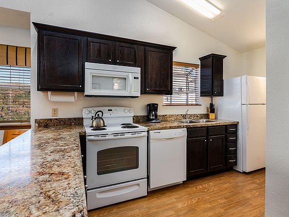 5th image of 5 Woodpecker Ln