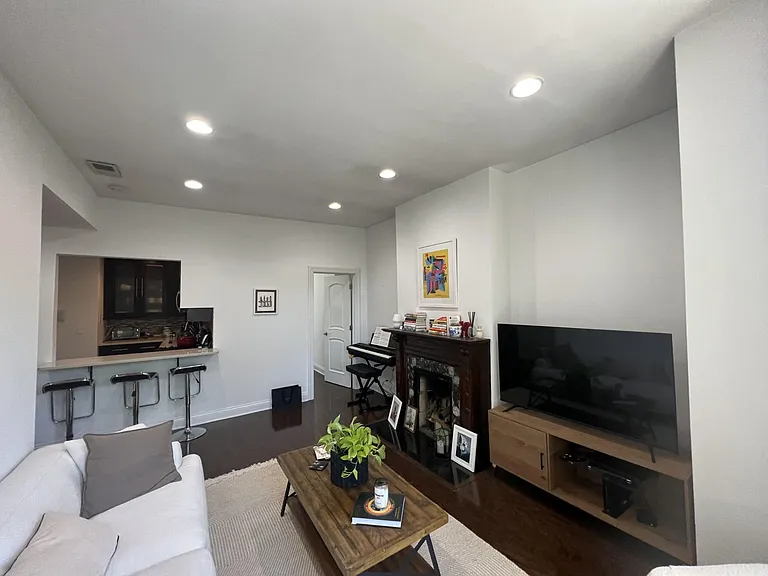 1921 N Sedgwick St #3F — Photo 4