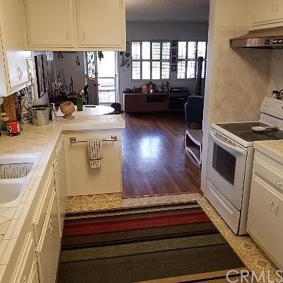 4th image of 140 Glendora Ave