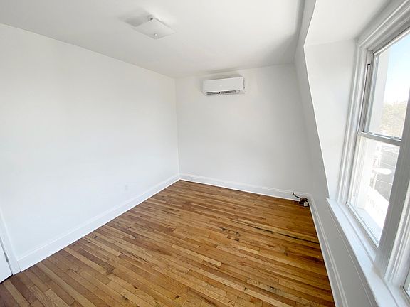 3rd image of 1137 Fuller St #3