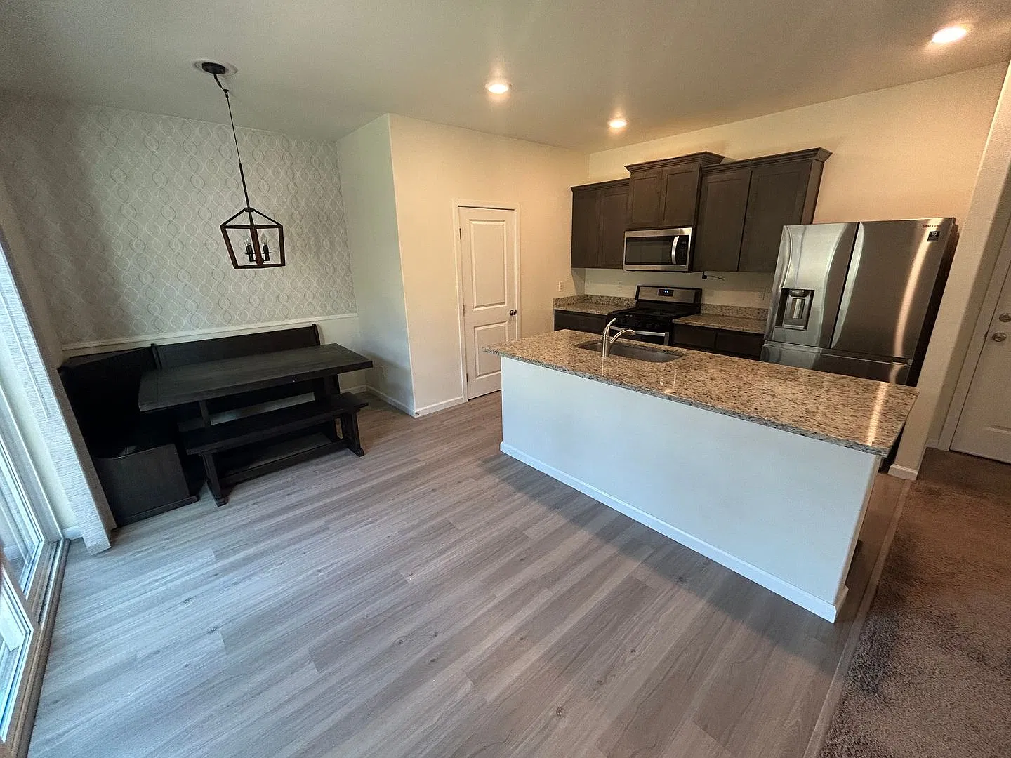 Beautiful 4-Bedroom Home in NW McMinnville Fenced Yard & Landscaping Included! — Photo 3