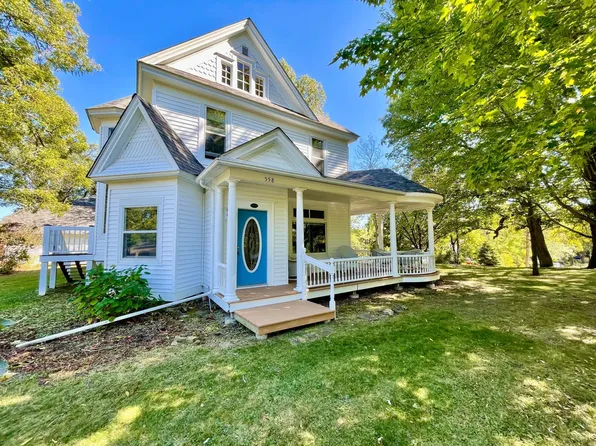 558 E Maple St, River Falls, WI 54022