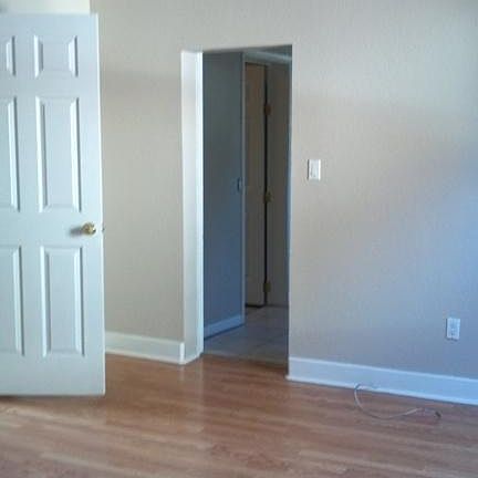 4th image of 907 N 2nd Ave