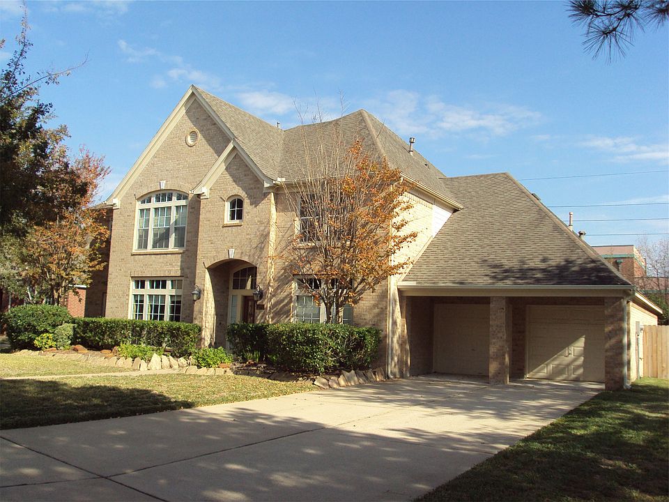 1st image of 22202 N Lake Village Dr