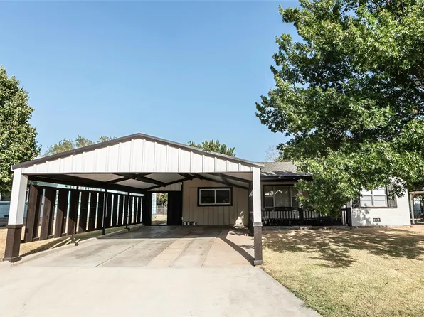 105 Benton St, Nocona, TX 76255