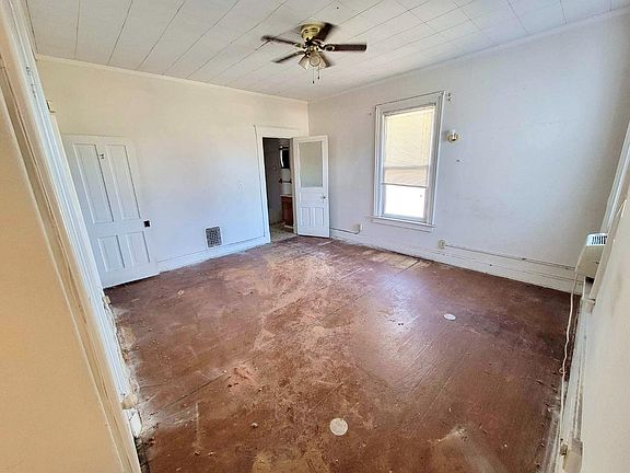 5th image of 29 Ferndale Ave