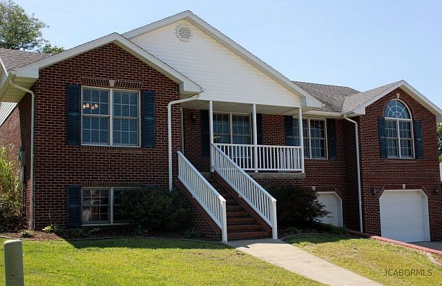 1st image of 3015 Mercedes Ln