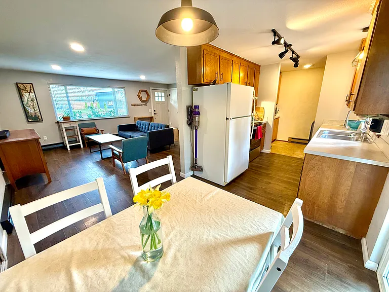 2185 Robyn Dr — Photo 5